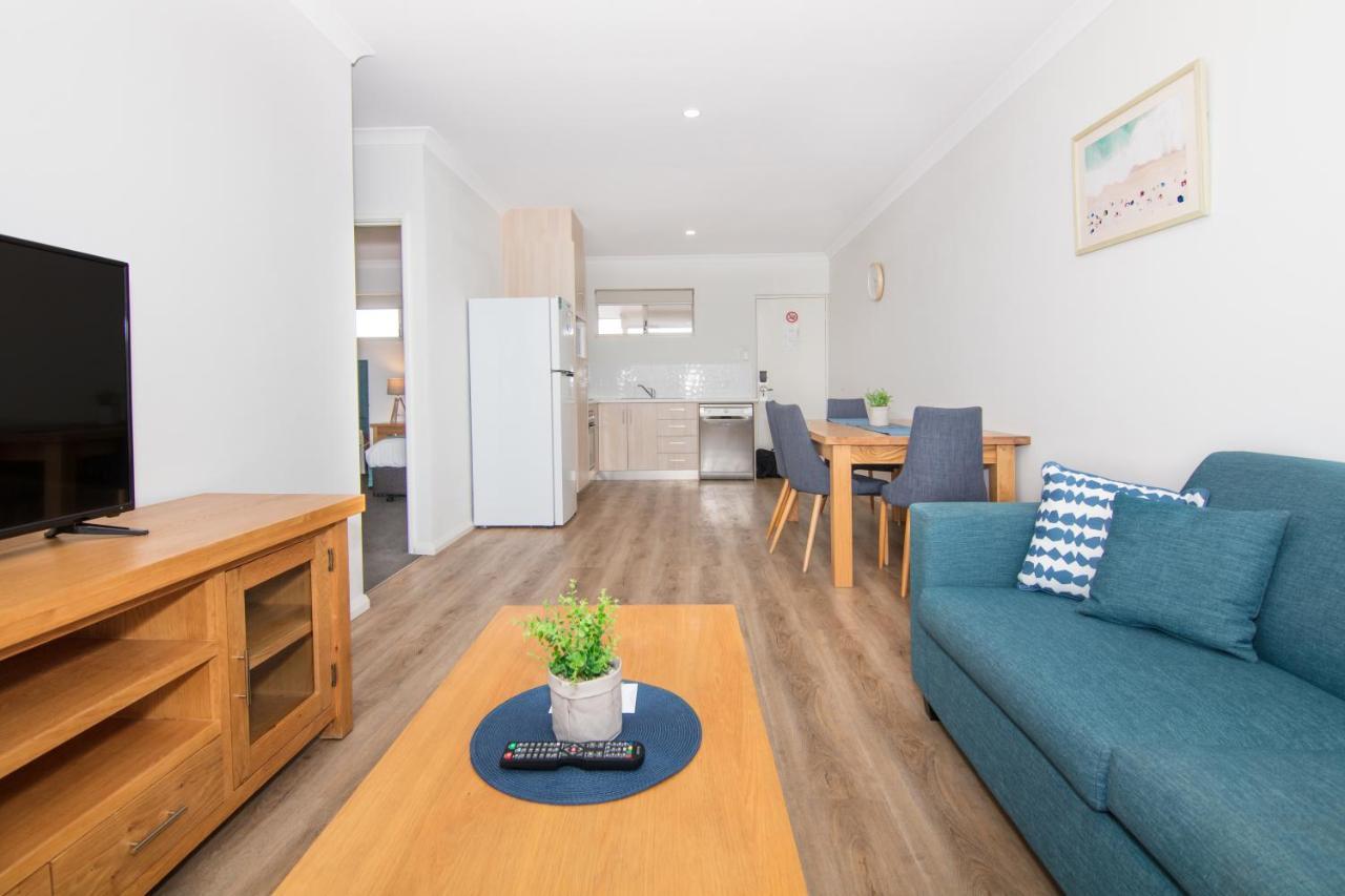 Jurien Bay Motel Apartments Экстерьер фото