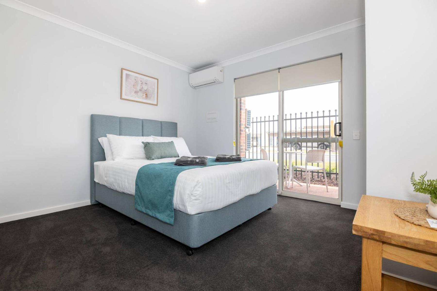 Jurien Bay Motel Apartments Экстерьер фото