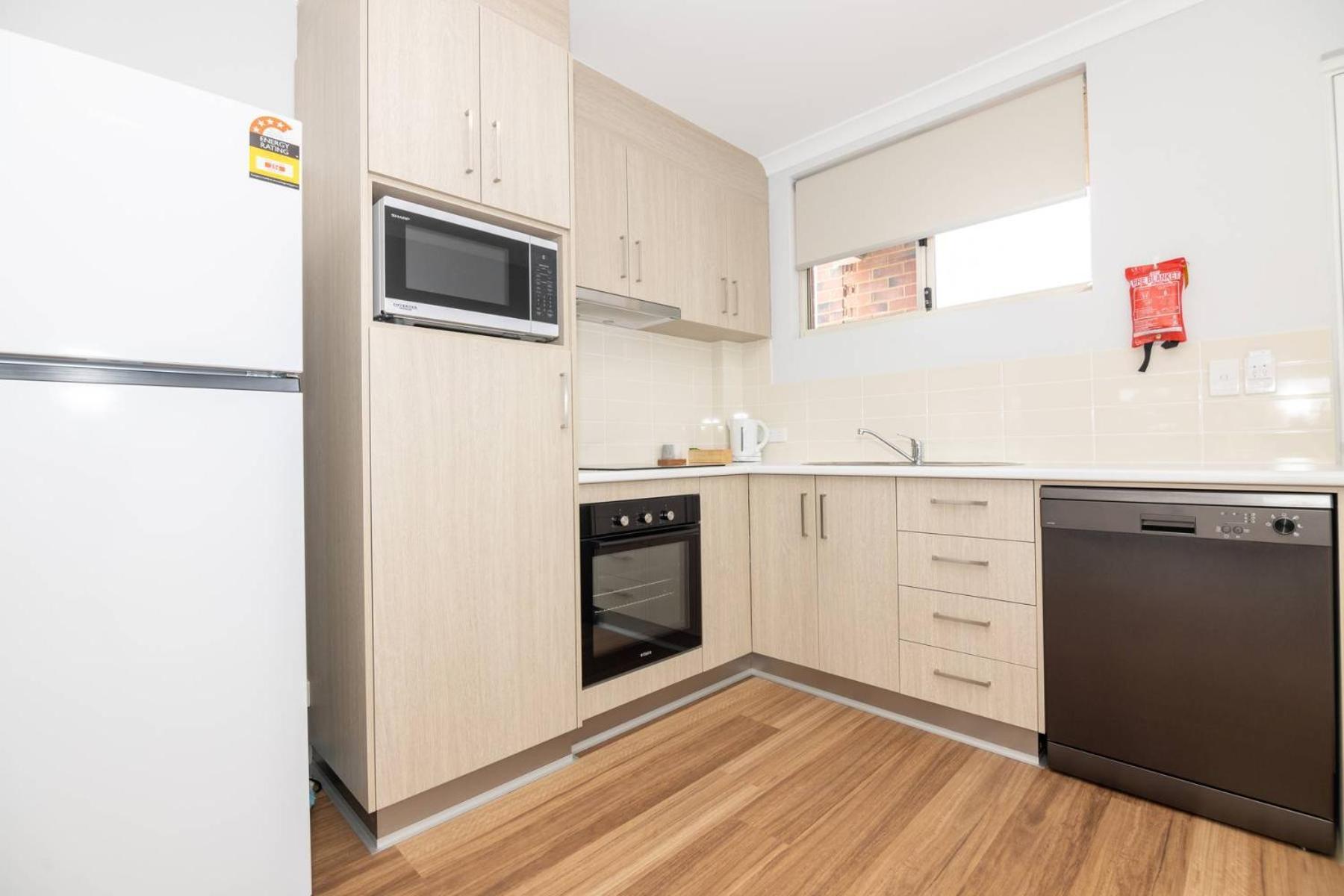 Jurien Bay Motel Apartments Экстерьер фото