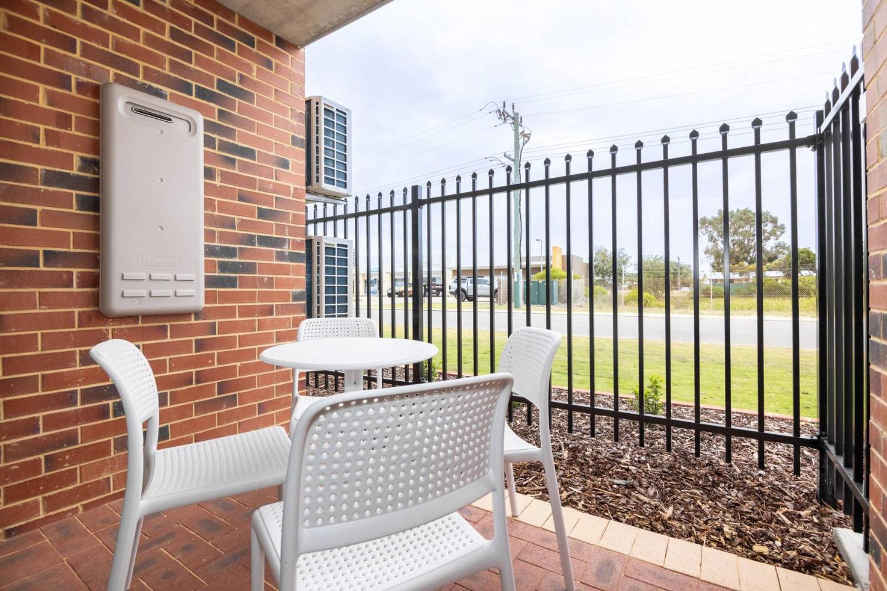 Jurien Bay Motel Apartments Экстерьер фото