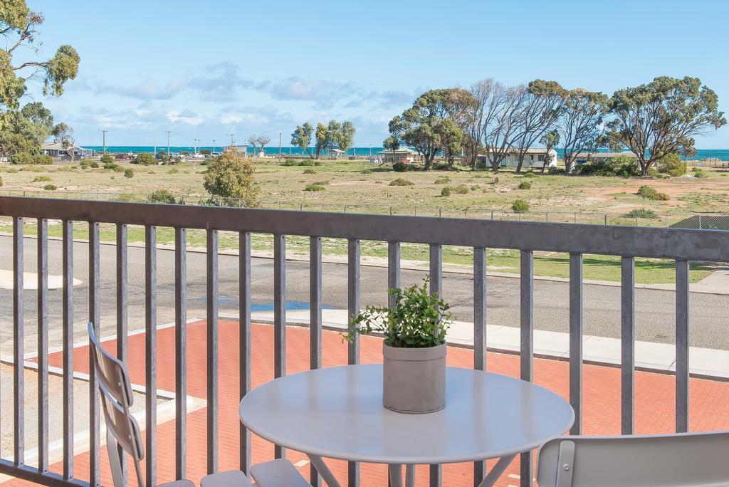 Jurien Bay Motel Apartments Экстерьер фото